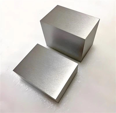 Títan fölsuð blokk